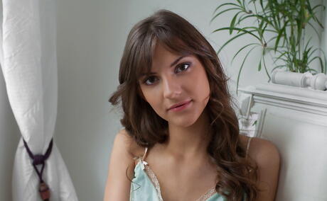 Very attractive american youthful Kira Lynn in lingerie makes some foot fetish action 