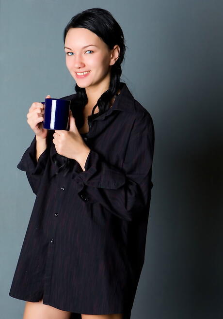 Rangy dark hair young Loreen A likes some hot foot fetish 