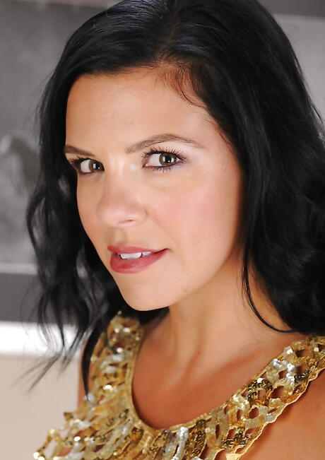 Excellent american dark hair mature June Tandy loves some hot foot fetish 