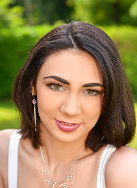 Appealing romanian brunette hottie Luna Amor exposes big hooters and spreads her legs outdoor