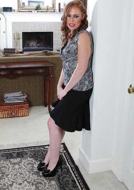 Excellent american milf Jayme Lou in sexy skirt showing pussy 