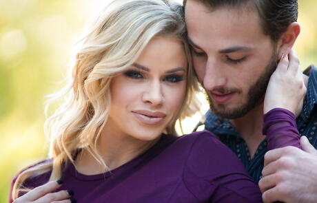 Sexy american blonde Jessa Rhodes exposes big boobies and hot butt outside