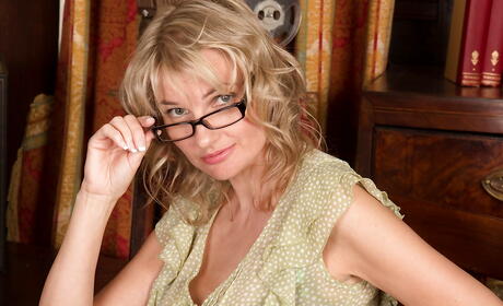 Curious british mature Roxy Jay in hot undies showing big titties and spreading her legs 