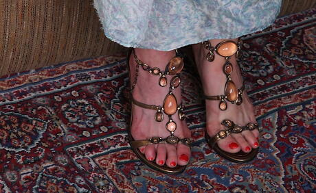 Very attractive blonde older Lynn Miller show some foot fetish 