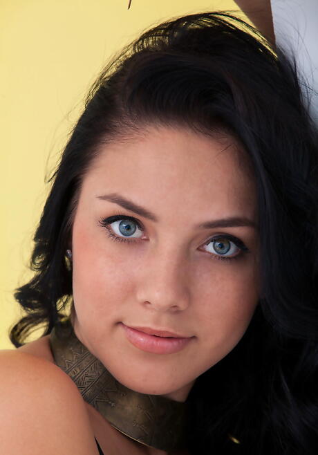 Shapely dark-haired teen Kantata likes foot fetish 