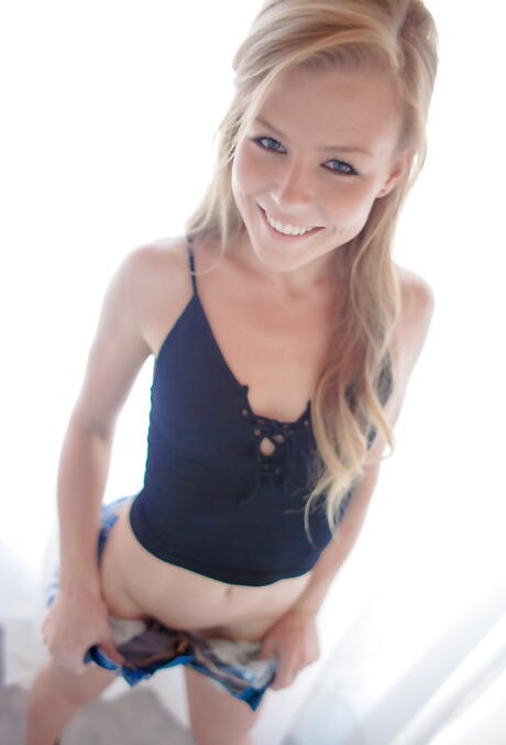 Very attractive american babe Nicole Clitman in shorts shows small tits and shaved pussy 