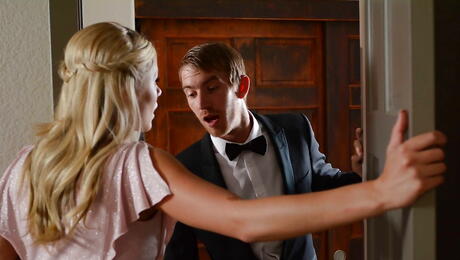 Sexy american blond young Scarlet Red in skirt sucking deep dick 