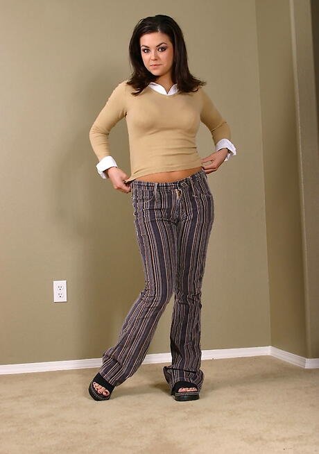 Excellent brunette teen Marissa exhibiting big hooters and butt 