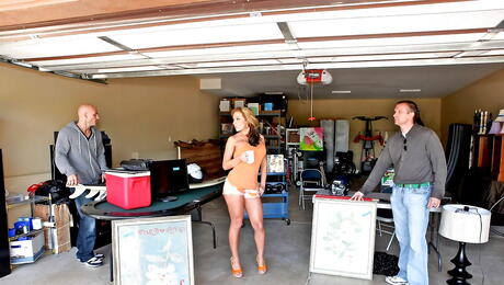 Appealing american milf Nikki Sexx banged hard after good cock suck 