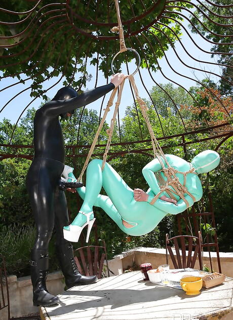 Deluxe british Latex Lucy banged after good blowjob outdoor