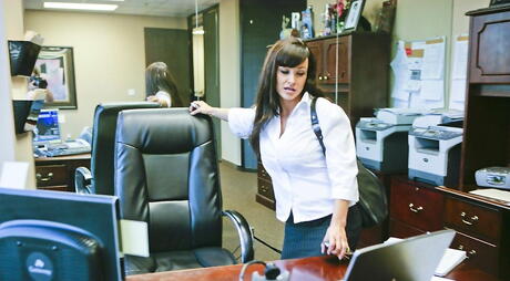 Seductive american milf Lisa Ann fucked hard after sucking rod 