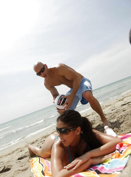 Excellent american Diamond Kitty in sexy glasses fucked by big cock after good suck on the beach