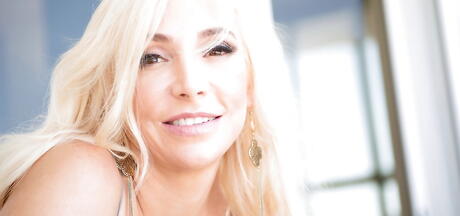 Sexy american blonde older Natalia Chambers exhibiting big hooters and masturbating outdoor