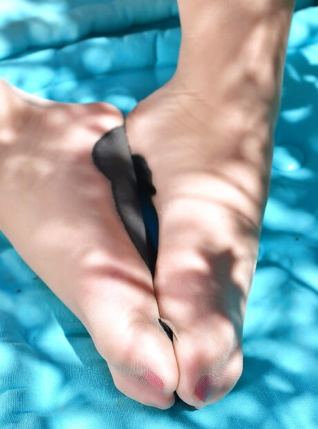 Glamorous brittish dark-haired fatty Leanne Crow in hot lingerie is foot fetishist outdoor