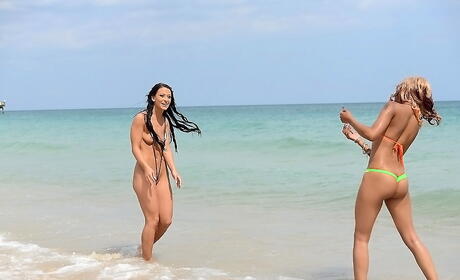 Stunning women Kelly Diamond Xxx and her girlfriend pleasing each other on the beach