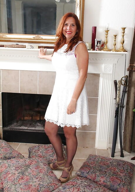 Hot mature Bobby Jackson baring big boobies and hairy pussy 