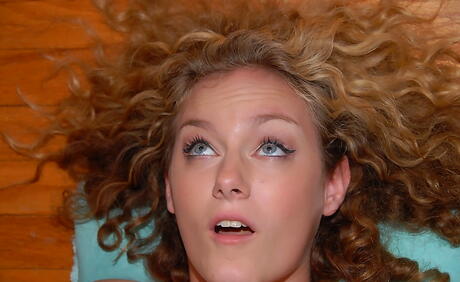 Deluxe Taylor Dare fucked after sucking huge rod 