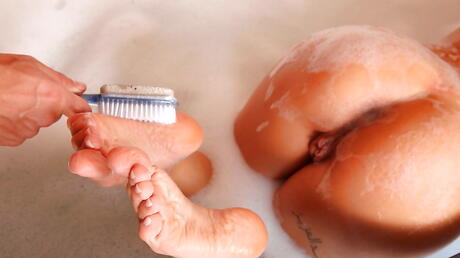 Curious french Chloe Lacourt in xxx fuck and suck scene in bath