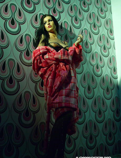 Peachy brunette bombshell Sea J. Raw in hot lingerie in smoking fetish 