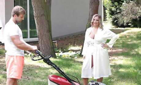 Glamorous czech blonde fat Krystal Swift in sex action outdoor