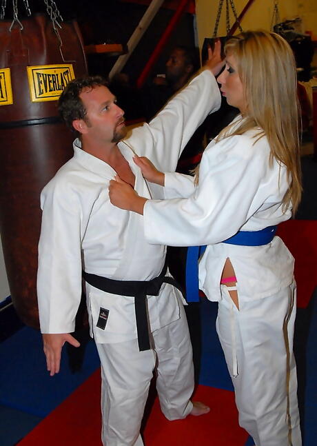 Facinating american milf Morgan Ray banged in her shaved pussy after hot suck 