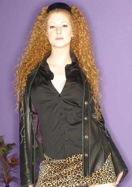 Facinating american redheaded milf Annie Body in sexy skirt showing her beauty