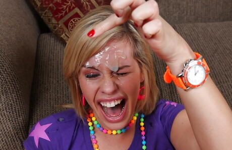 Stunning american blonde Tara Lynn Foxx in jeans in amazing groupsex action 