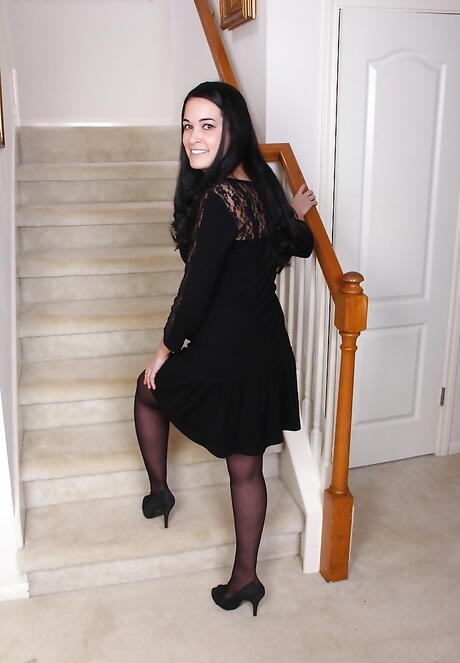 Superb american mature Nyla Parker in underwear revealing her ass and hairy twat 