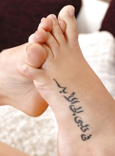 Lovely beauties Carmen Croft and Paige Delight kissing and giving a pleasure with sex toy 