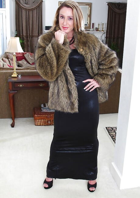 Hot hungarian blonde milf Ashley Brooke loves some hot foot fetish 