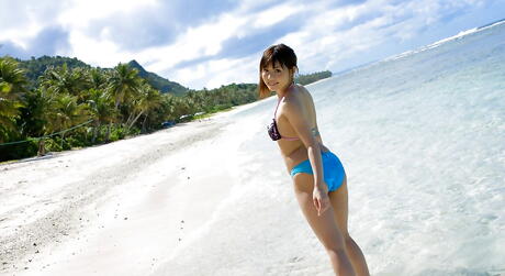 Deluxe japanese babe Aya Hirai reveals her butt on the beach