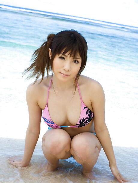 Deluxe japanese babe Aya Hirai reveals her butt on the beach