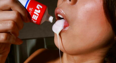 Superb japanese Seiko Yamaguchi exposes big tits and butt 