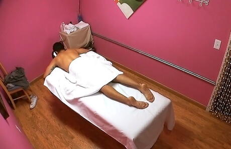 Sexy asian Alina Li work with wet lips on rod 