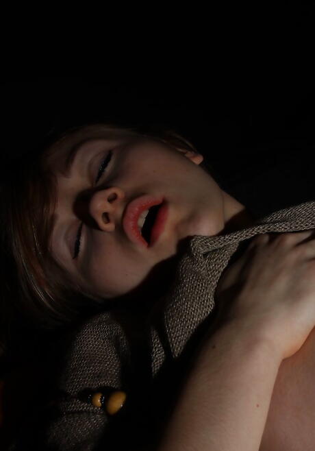 Sexy young Dazie unveiling tiny tits and spreading her legs 