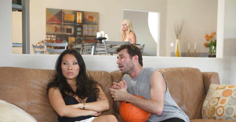 Inviting japanese milf Asa Akira in hot sex scene 