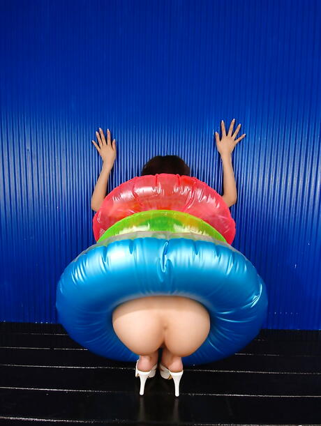 Very attractive japanese youthful Anari Suzuki reveals her butt 