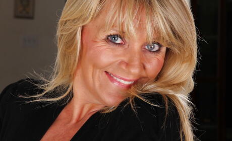 Deluxe blond mature Aubrey Adams in sexy lingery reveals big knockers and spreads her legs 