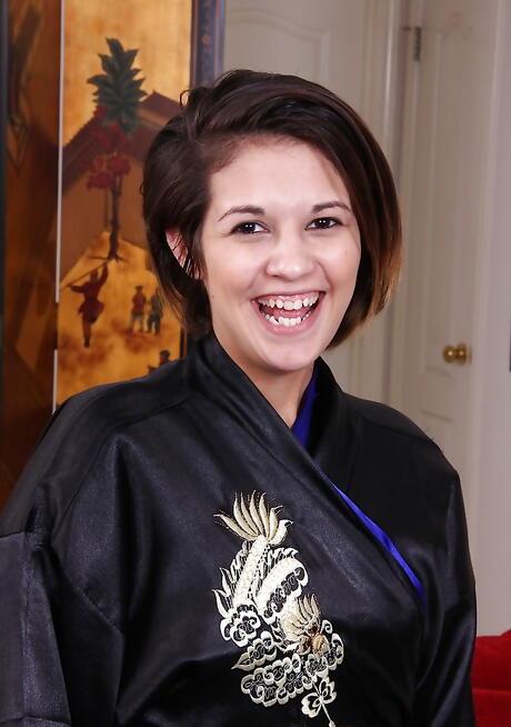 Sexy babe Moana Saxton bares small tits and spreads her legs 