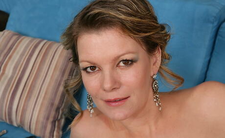 Deluxe older Kelli exhibits her ass in and stuffing her snatch with a toy 