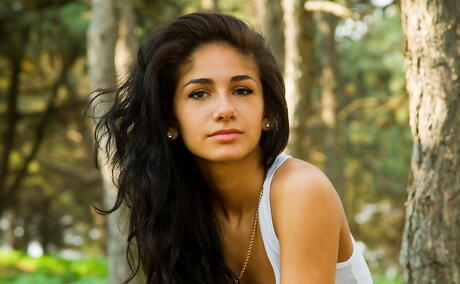 Rangy dark hair teen Malina A in sexy shorts denudes small tits and spreads her legs outdoor