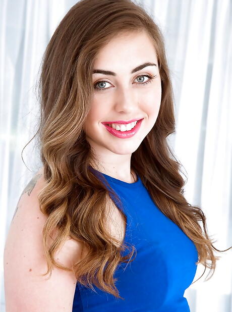 Deluxe american amateur Lexi Lovell unveils small tits and ass 