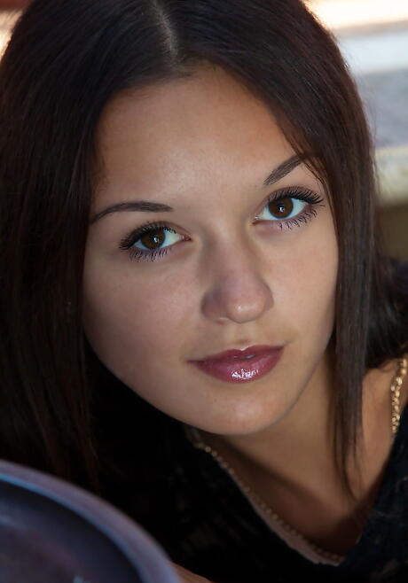 Sylphlike teen Veselin makes some hot foot fetish 