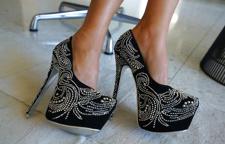 Enticing american blonde wife Sandra Otterson reveals big titties and sexy ass 