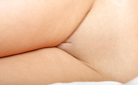 Svelte american youthful Elizabeth Anne unveils tiny tits and sexy ass 