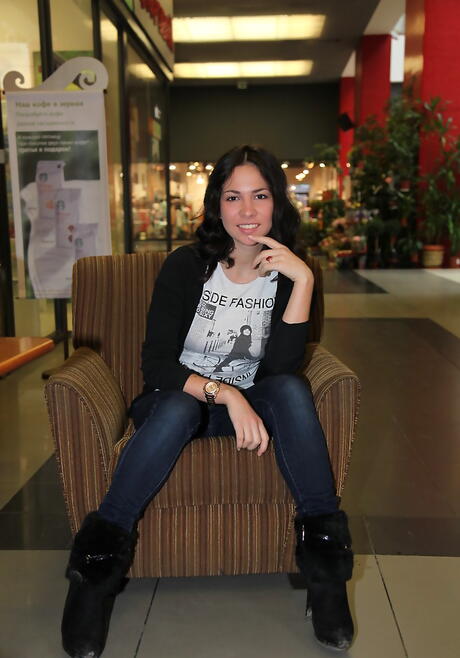 Slim brunette young Fox A exposes big titties and hairy pussy near the pool