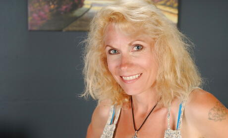 Excellent mature Shay Nollen in fancy shorts exhibits big tits and spreads her legs 