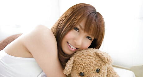 Very attractive japanese cutie Kotone Aisaki reveals her butt 