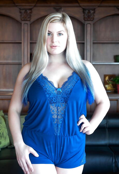 Charming blonde babe Danielle Delaunay likes foot fetish 