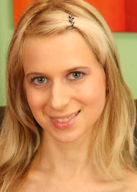 Shapely blonde teen Mariela baring big tits and jerking off 